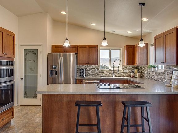 2nd image of 3950 NE Vista Del Rey Dr Unit A