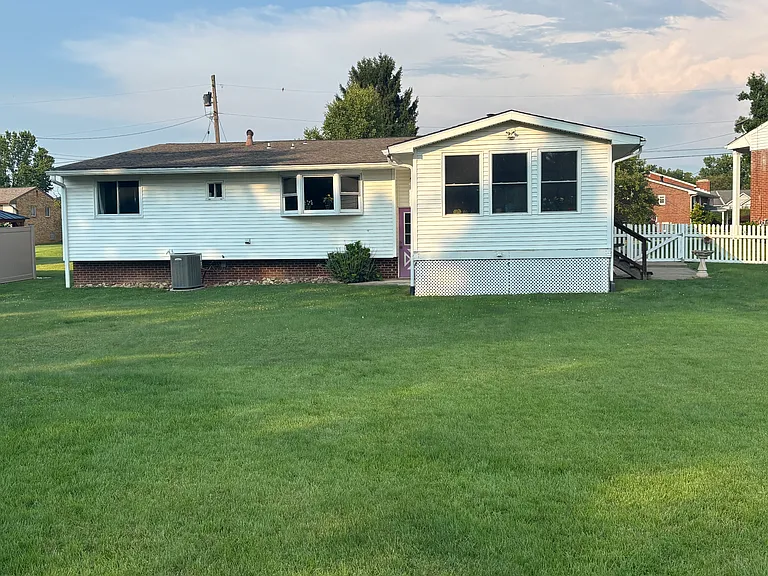 225 Fairhaven Dr — Photo 3