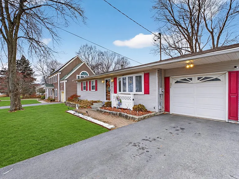 18 Cardinal Dr — Photo 3