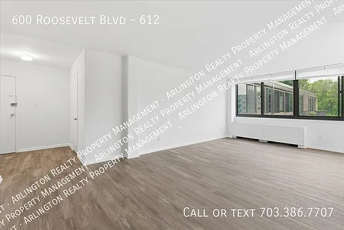 600 Roosevelt Blvd Photo 1