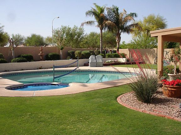 HUGE YARD POOL SPA