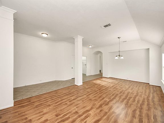 4th image of 19122 Mission Manor Ln