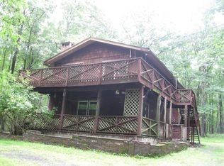 211 Fellowship Dr, Hawley, PA 18428