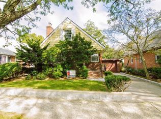 4033 Utopia Pkwy, Flushing, NY 11358