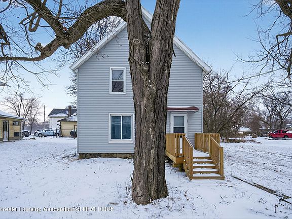 4th image of 1054 N Cedar St