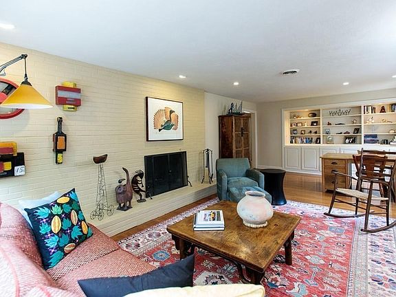 4th image of 6 Woodchester Dr