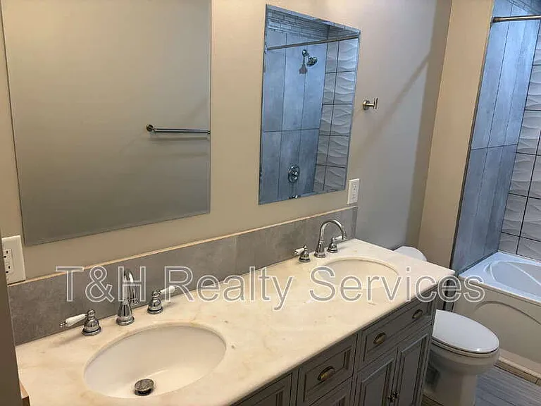 2246 Bellefontaine St — Photo 15