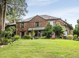 228 Mill Spring Rd, Manhasset, NY 11030