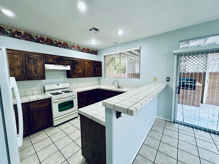 2581 Silver Shadow Dr — Photo 6