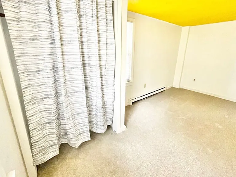 38 Sherman St - Lakefront Living, Right in the Heart of Burlington — Photo 13