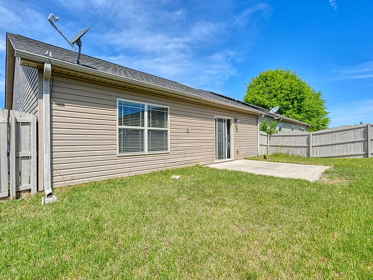 707 Bankston Dr — Photo 2