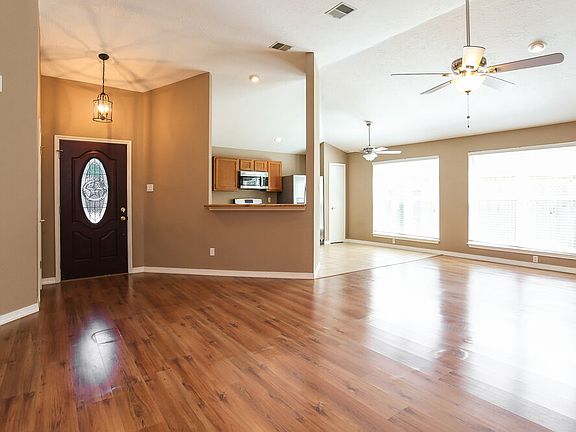 4th image of 3311 Hartfield Ln