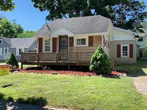 Front view of house 