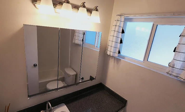 913 E Grand Ave #6 — Photo 20
