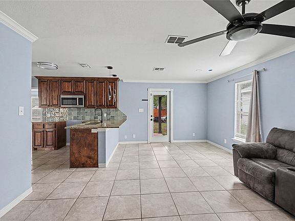 4th image of 1445 Buenos Aires St