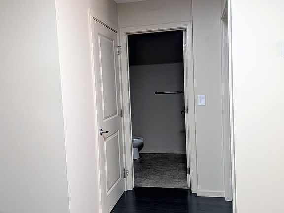 3rd image of 3357 16a Ave NW