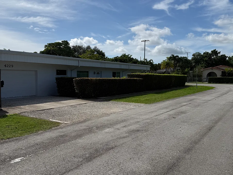 4229 SW 59th Ave