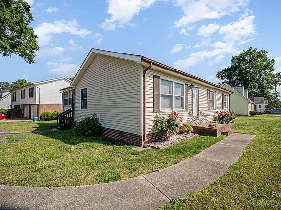 3rd image of 2241 Myrtlewoods Dr