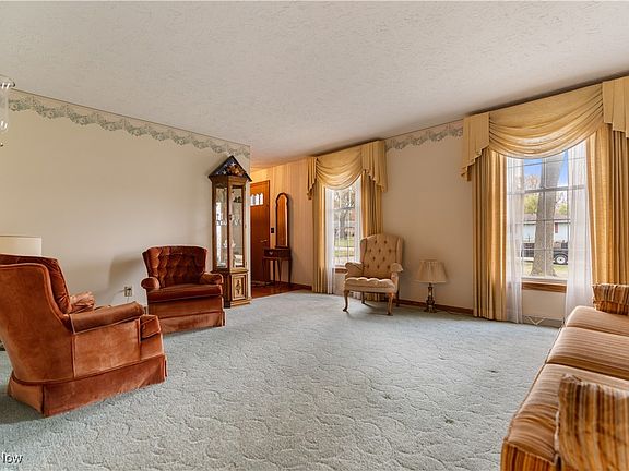 3rd image of 8551 Zion Cir NW