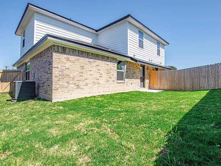 2542 Leroy Ln #B — Photo 14