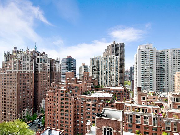 3rd image of 320 E 42nd St APT 1917