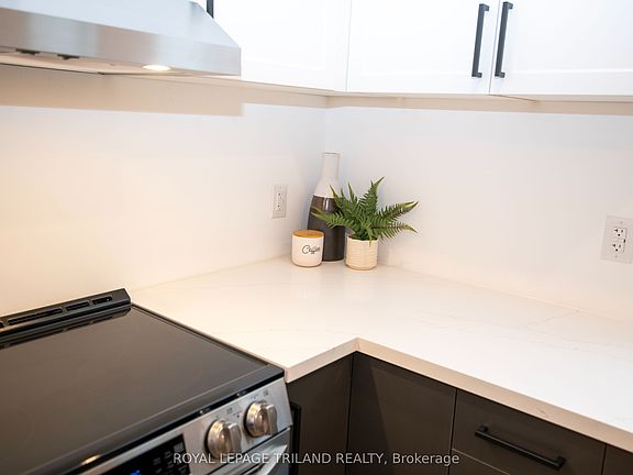5th image of 425 Dundas St #201