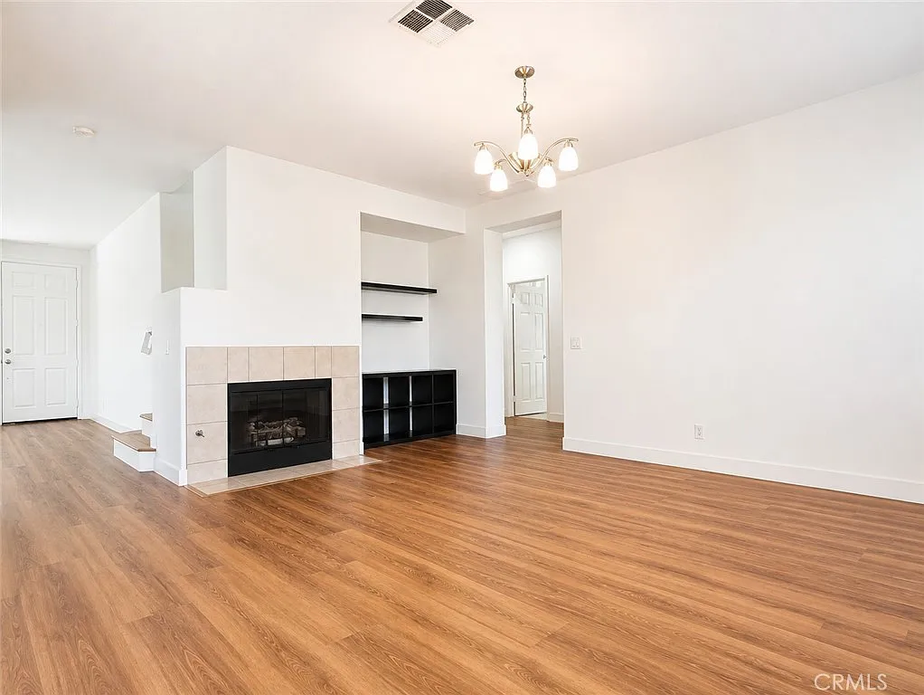 4 bed, 2428 sqft, $4,500 — Photo 4