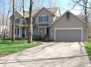 3732 E Acorn Ln, Midland, MI 48642