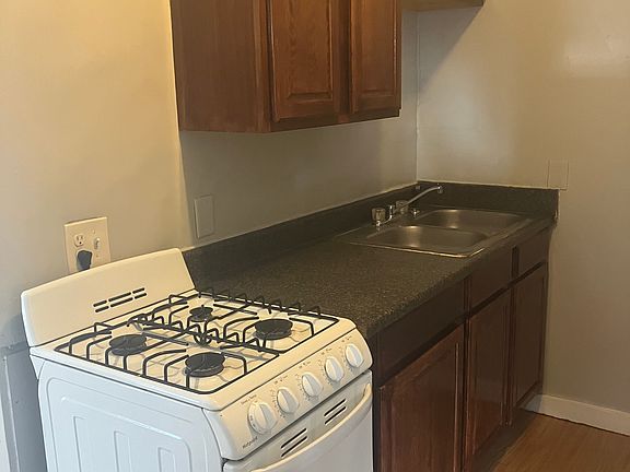 3rd image of 917 Iowa St APT 3