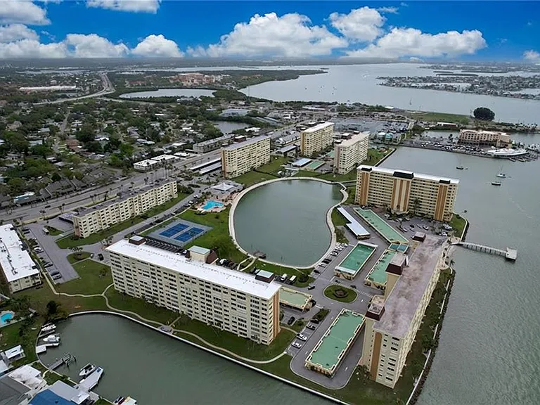 4650 Cove Cir #209 — Photo 35