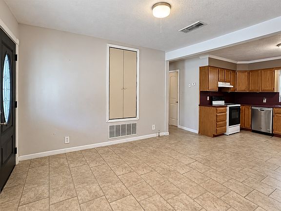 5th image of 623 McKinney Ave