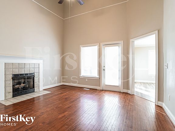 4th image of 811 Willow Ln