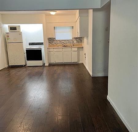 4th image of 25146 NW 4th Ave
