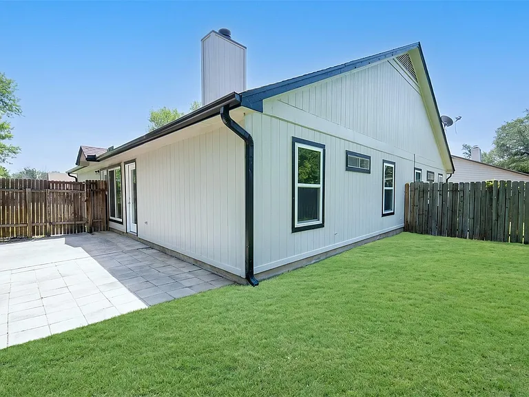 339 Fantail Loop #B — Photo 10