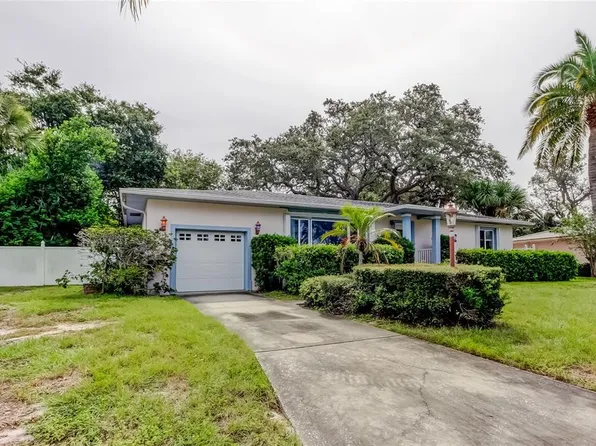 105 Harbor View Ln, Belleair Bluffs, FL 33770