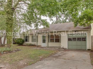 14 Sandy Lake Dr, Hampton, VA 23666