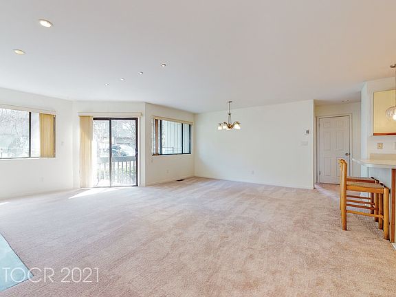 4th image of 166 Oakland Ct #9