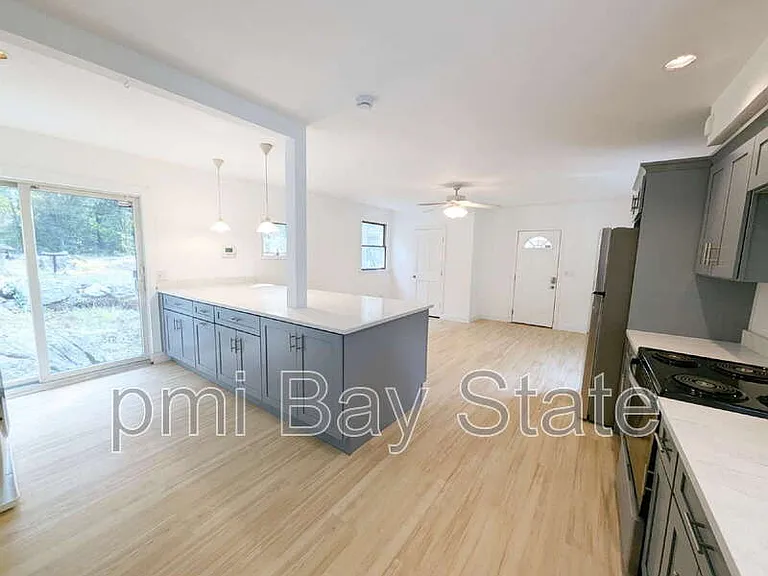 3 Weston St #1 — Photo 6
