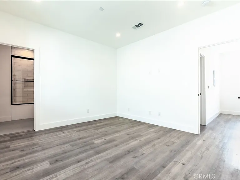 10910 W Hesby St #1/2 — Photo 24