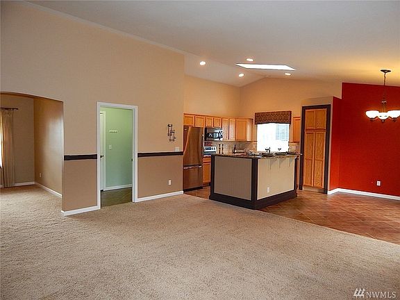 5th image of 4623 211th St E