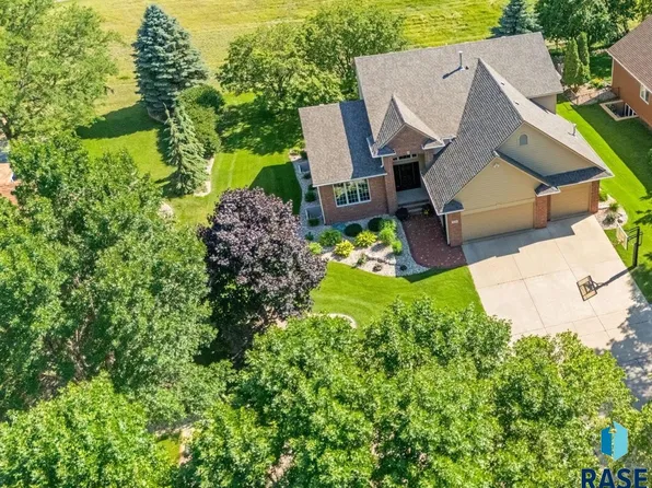 731 E Inverness Dr, Sioux Falls, SD 57108