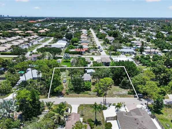 9044 Somerset LN, BONITA SPRINGS, FL 34135