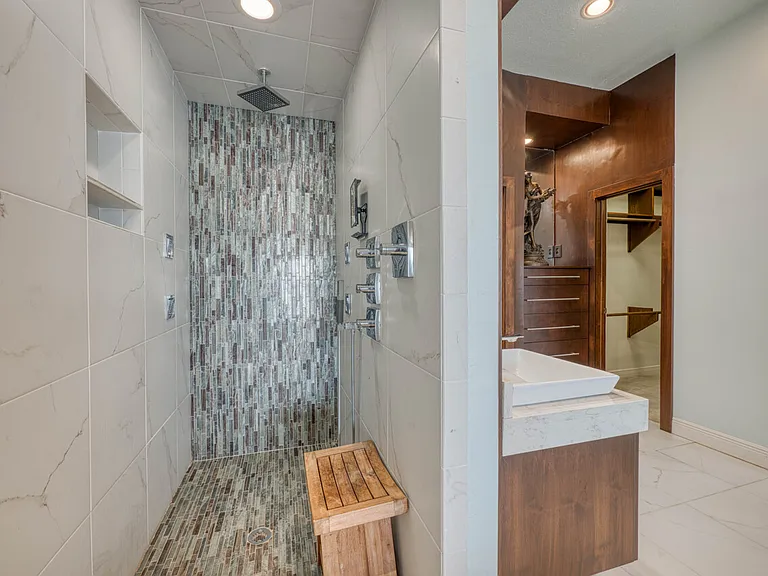 1301 The Cape Rd #6 — Photo 16