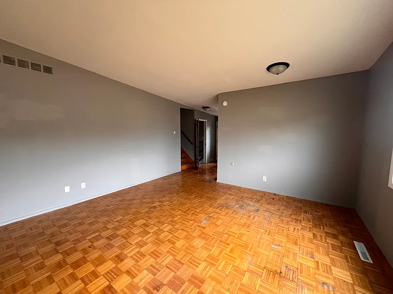 130 Vigilante St — Photo 3