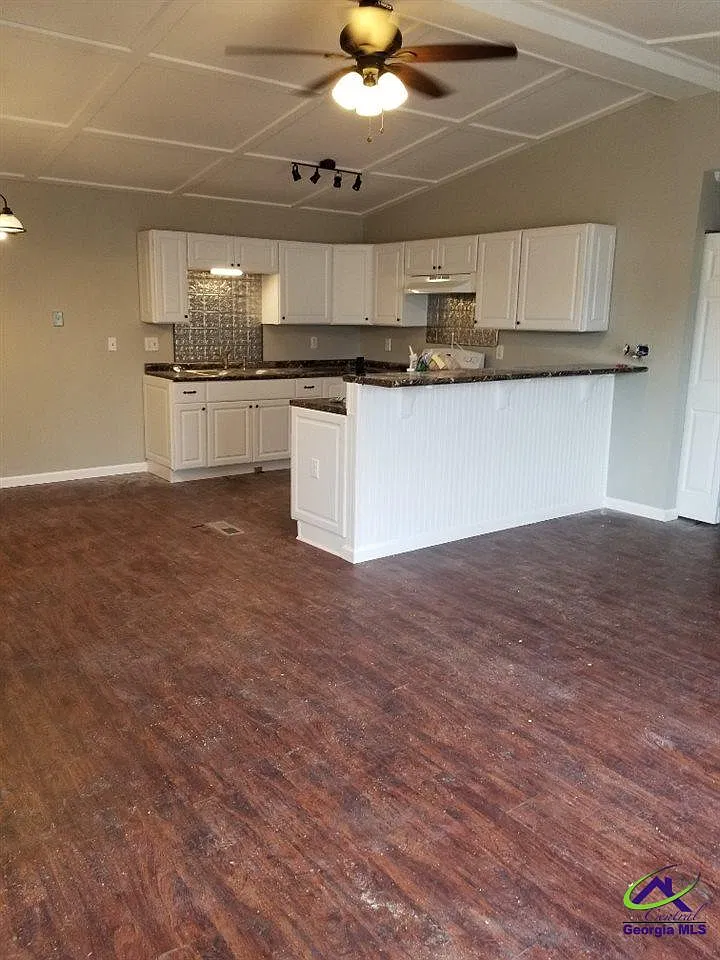 2 bed, 1.0 bath, 960 sqft, $1,150 — Photo 2