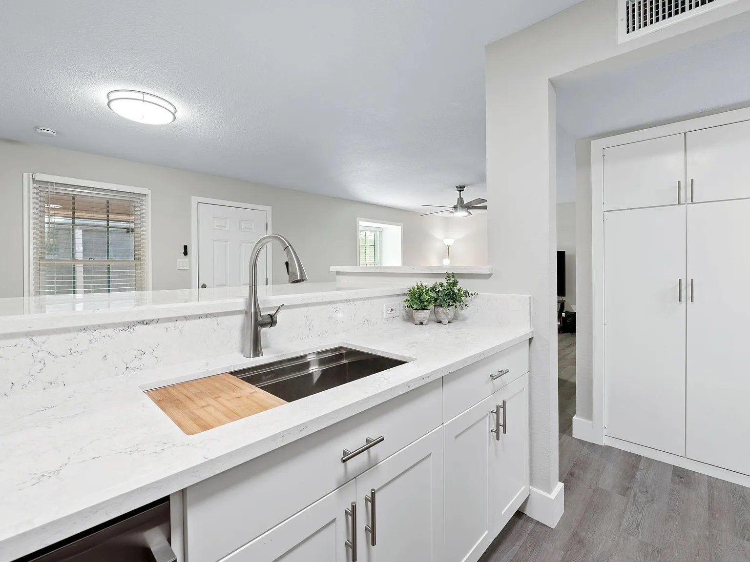2 bed, 1.0 bath, 786 sqft, $1,600 — Photo 2
