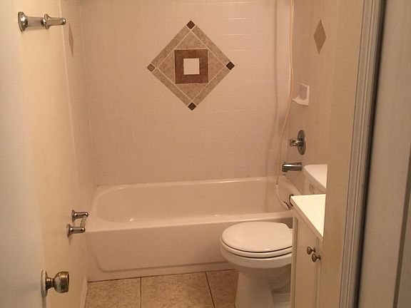 2nd image of 3037 Sir Hamilton Cir