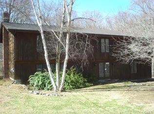 105 Saxony Dr, Trumbull, CT 06611