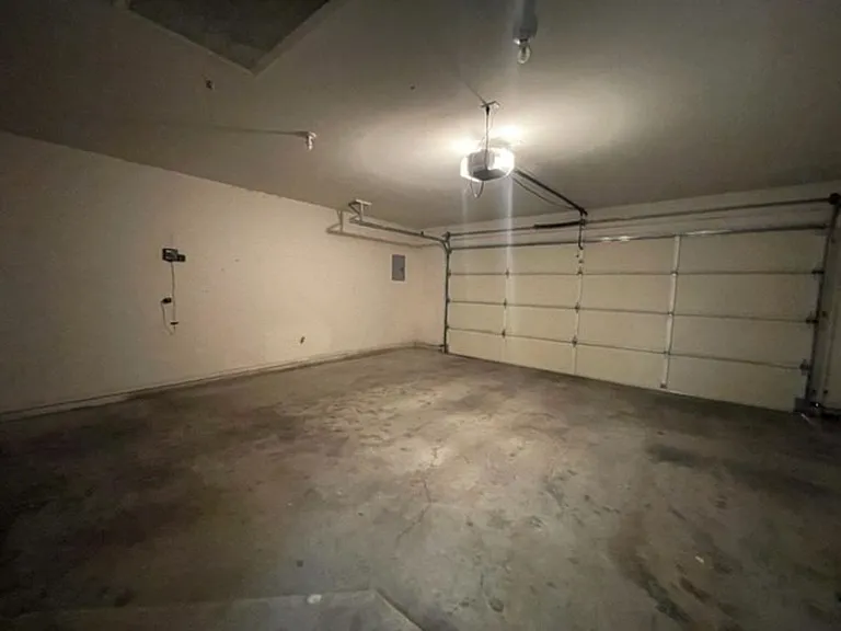 2604 W 8th St — Photo 13