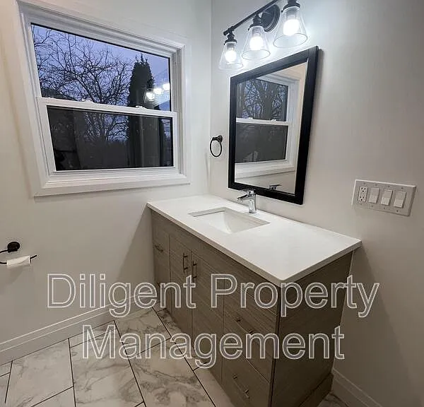 438 Bellevue St #UPPER — Photo 26